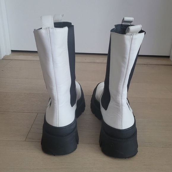 Kenneth Cole New York Women's Maple Pull On Chelsea Lug Sole Boots White, Sz 10 - Picture 6 of 10